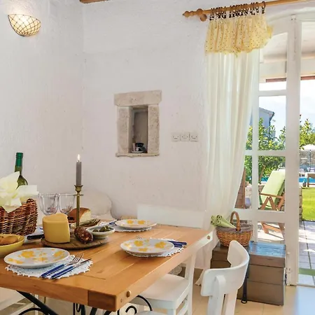 Awesome In Barbat With Kitchen Apartament