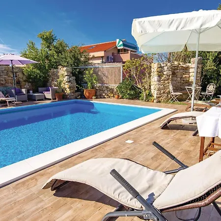 Amazing Apartment In Barbat