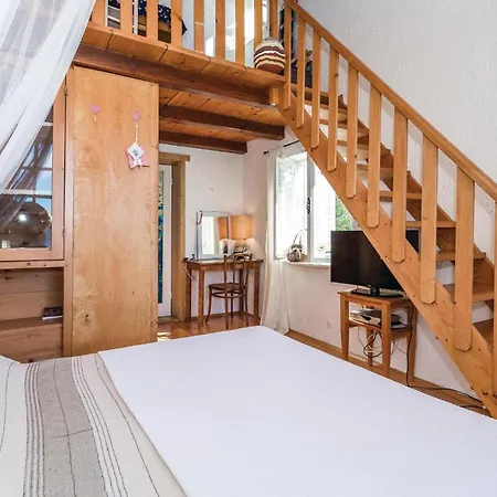 Amazing Apartment In Barbat Apartamento